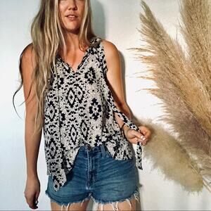 NORDSTROM SOPRANO Blue White Printed Tie Tank VNeck Swing Blouse Top Shirt Small